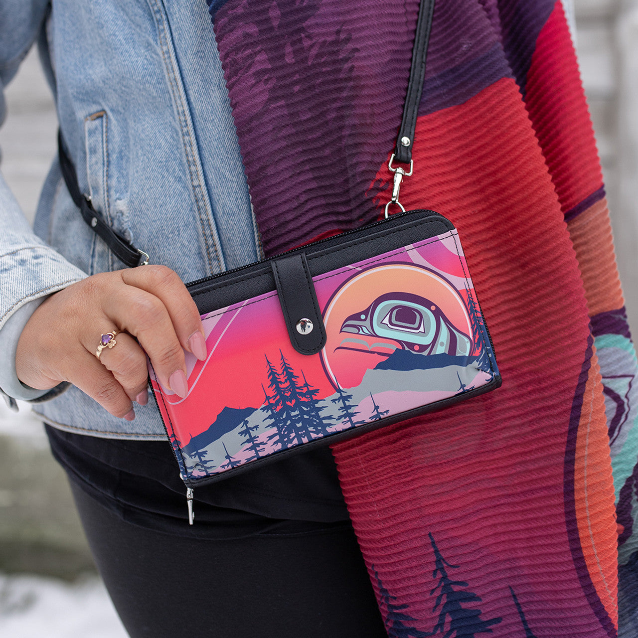 Smartphone Crossbody Bag The Light Keeper Adam Lewis